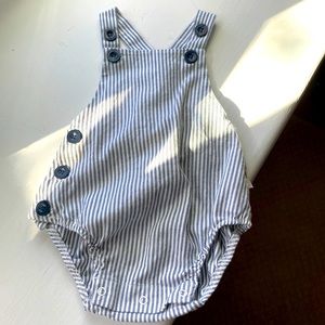ADORABLE never-worn baby onesie overall